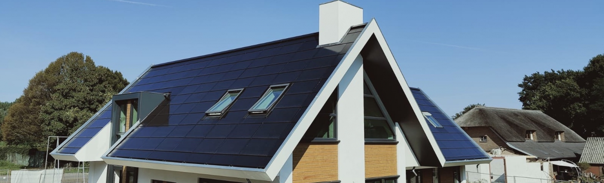 Maak een naam lekkage Wet en regelgeving Zonnepanelen dak met Loci, volledig geintegreerde zonnepanelen